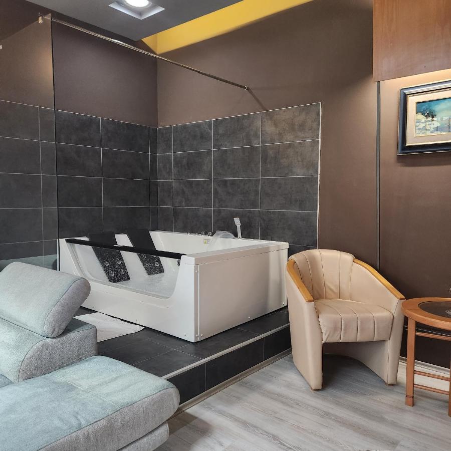 In Club Aparthotel วรินรัชกา บานยา ภายนอก รูปภาพ